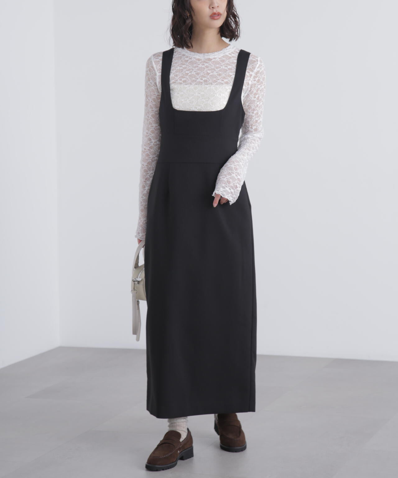 スクープネックマキシジャンパースカート