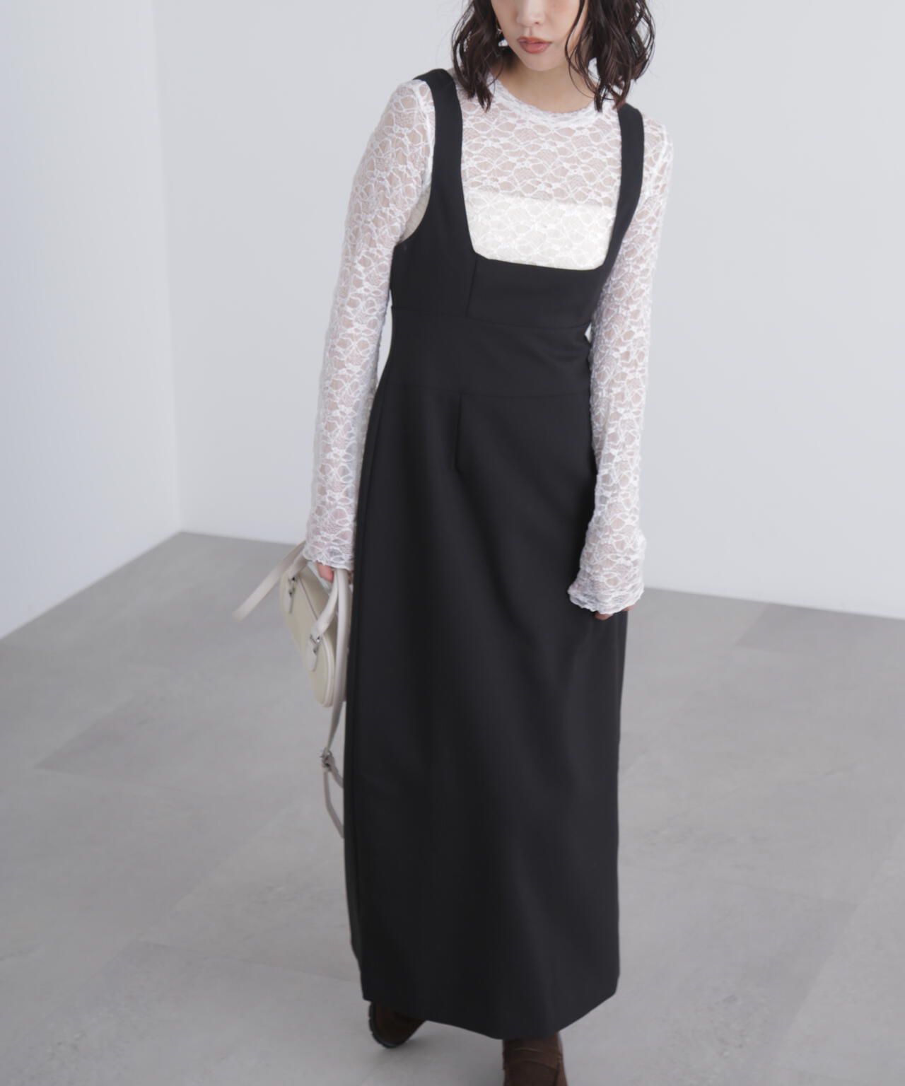 スクープネックマキシジャンパースカート