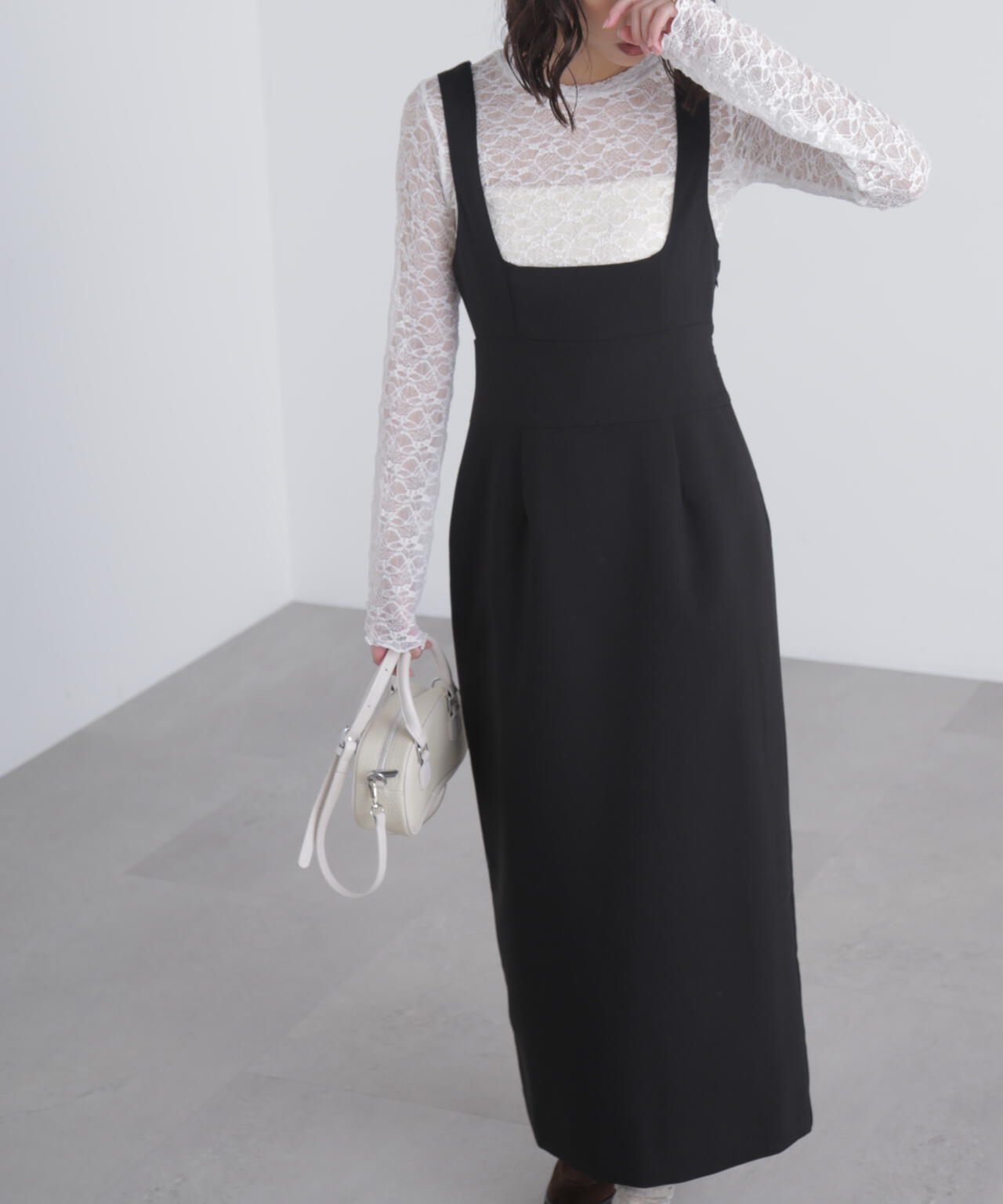 スクープネックマキシジャンパースカート