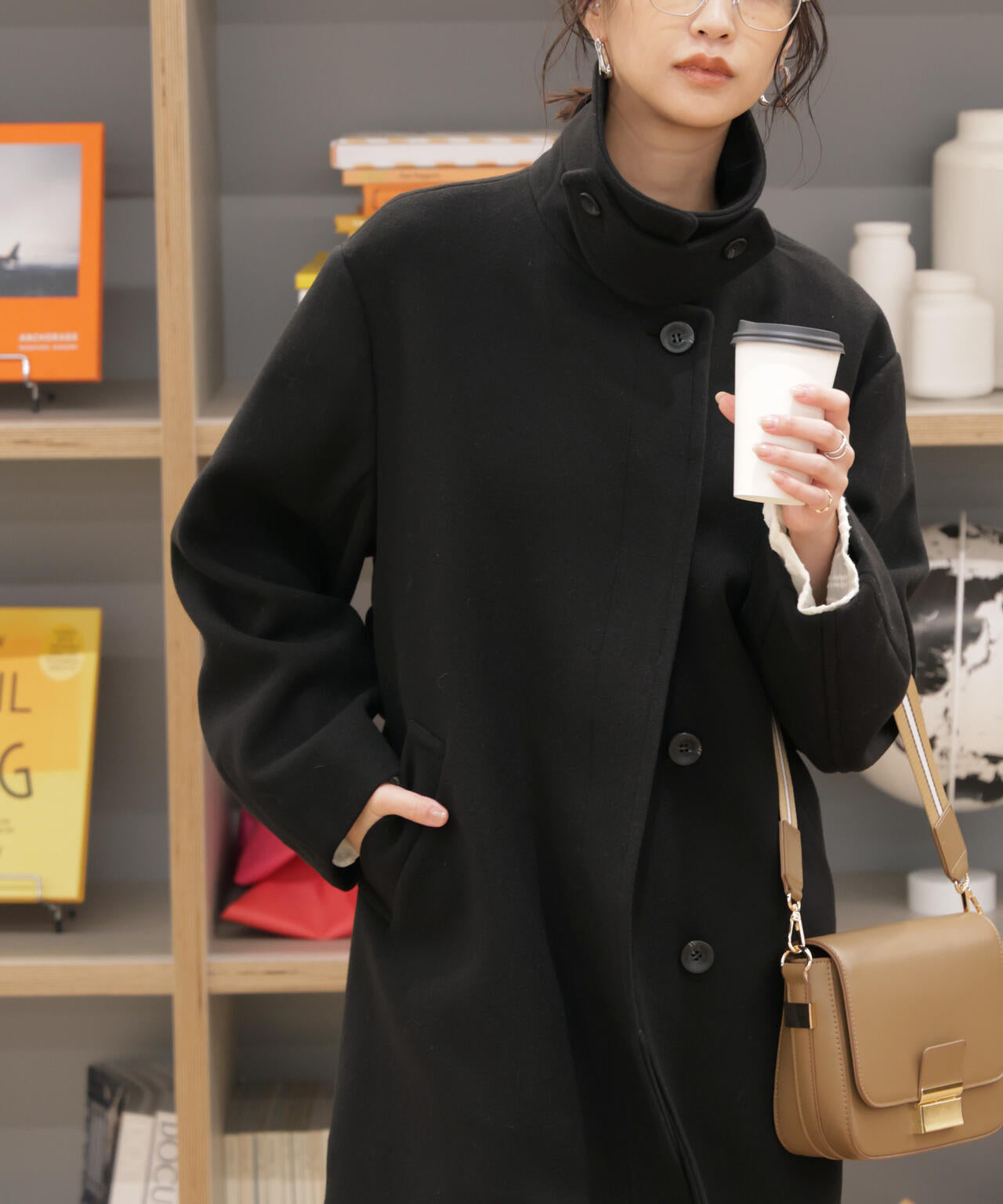 スタンドカラーミドル丈ツイードコート