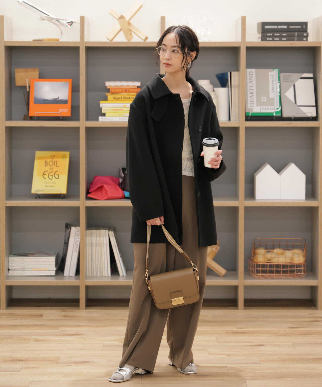 スタンドカラーミドル丈ツイードコート