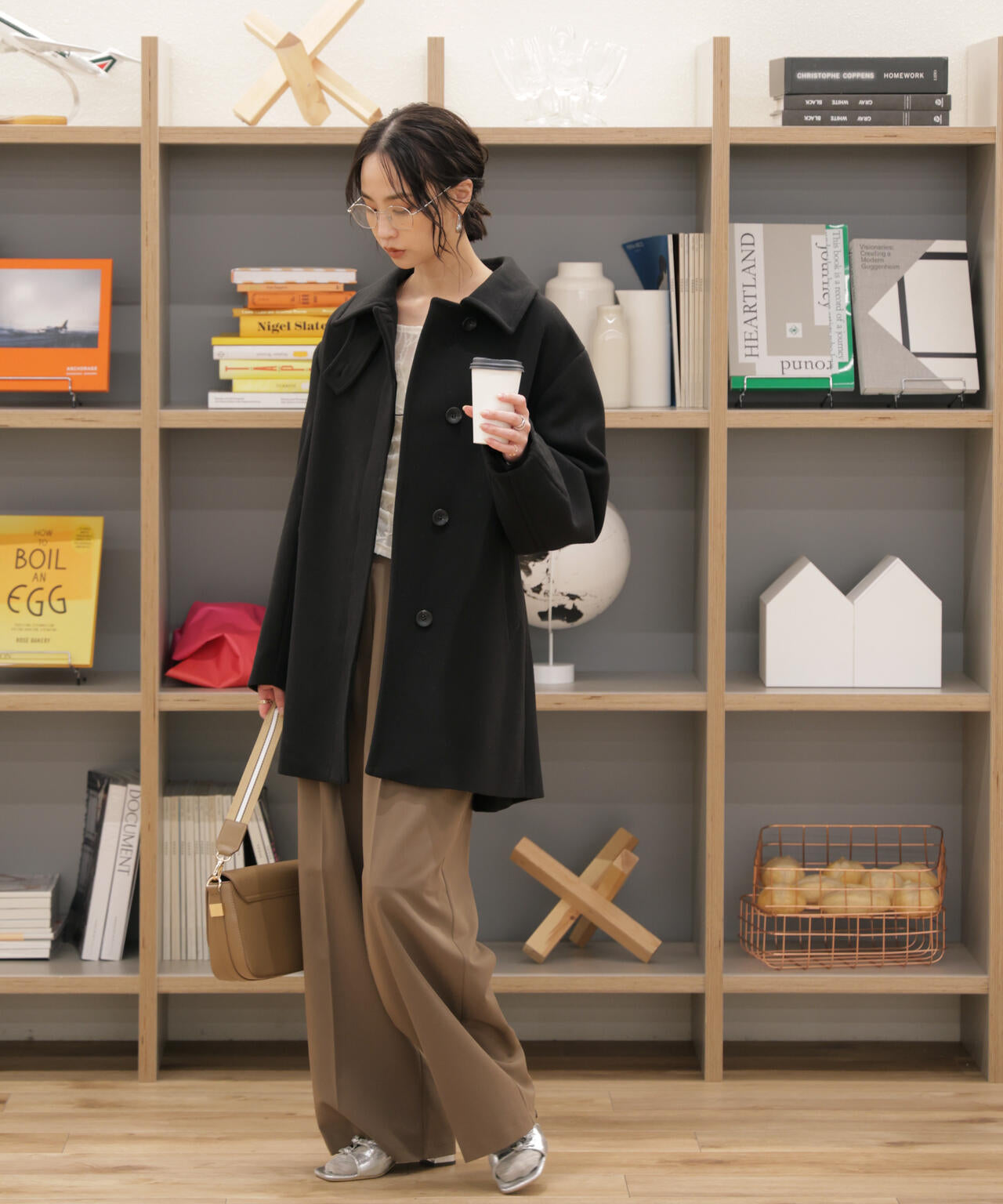 スタンドカラーミドル丈ツイードコート