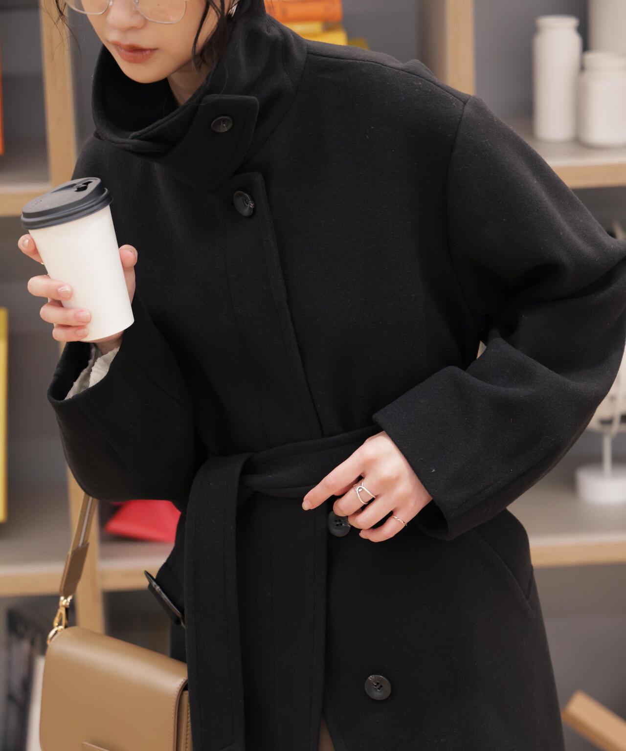 スタンドカラーミドル丈ツイードコート