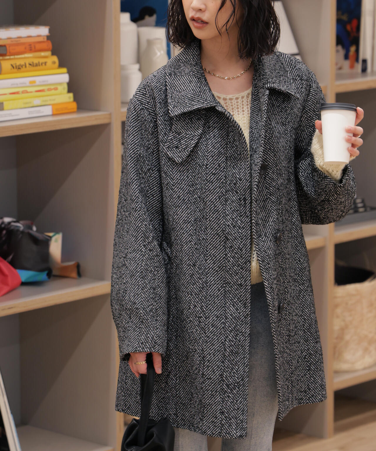 スタンドカラーミドル丈ツイードコート