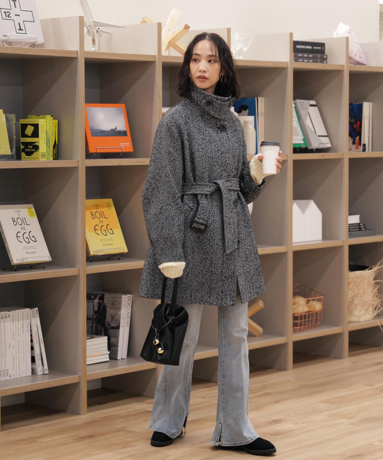 スタンドカラーミドル丈ツイードコート