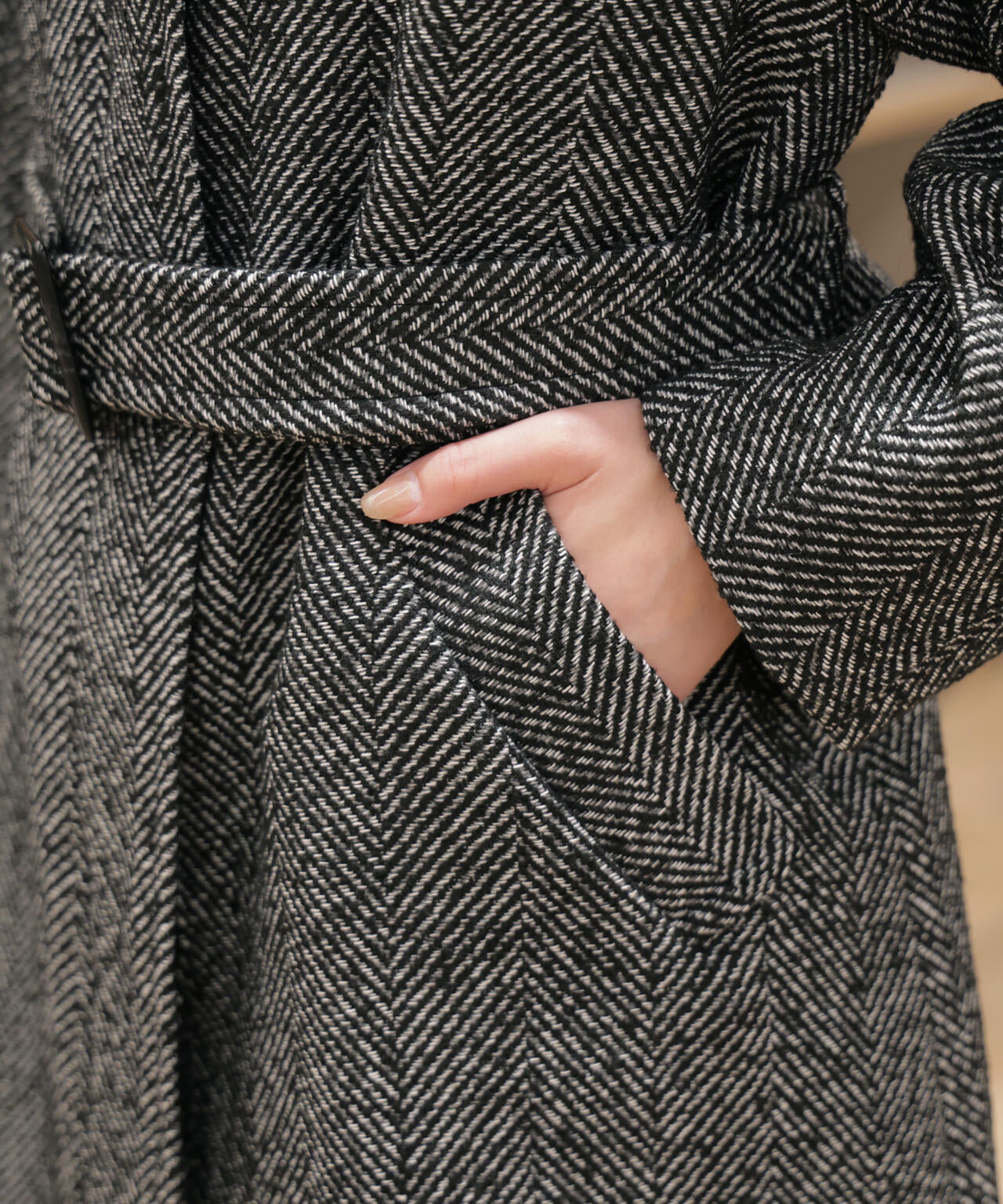 スタンドカラーミドル丈ツイードコート