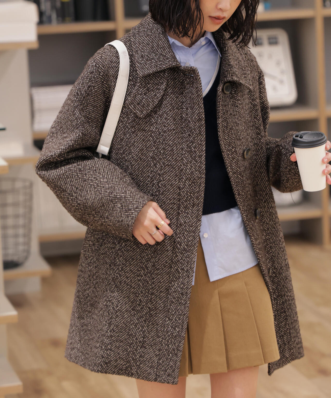 スタンドカラーミドル丈ツイードコート