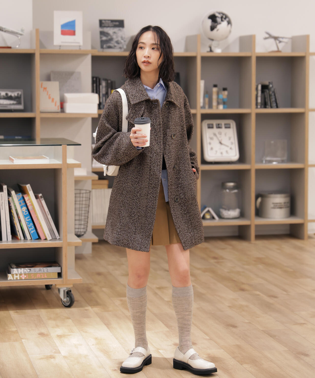 スタンドカラーミドル丈ツイードコート