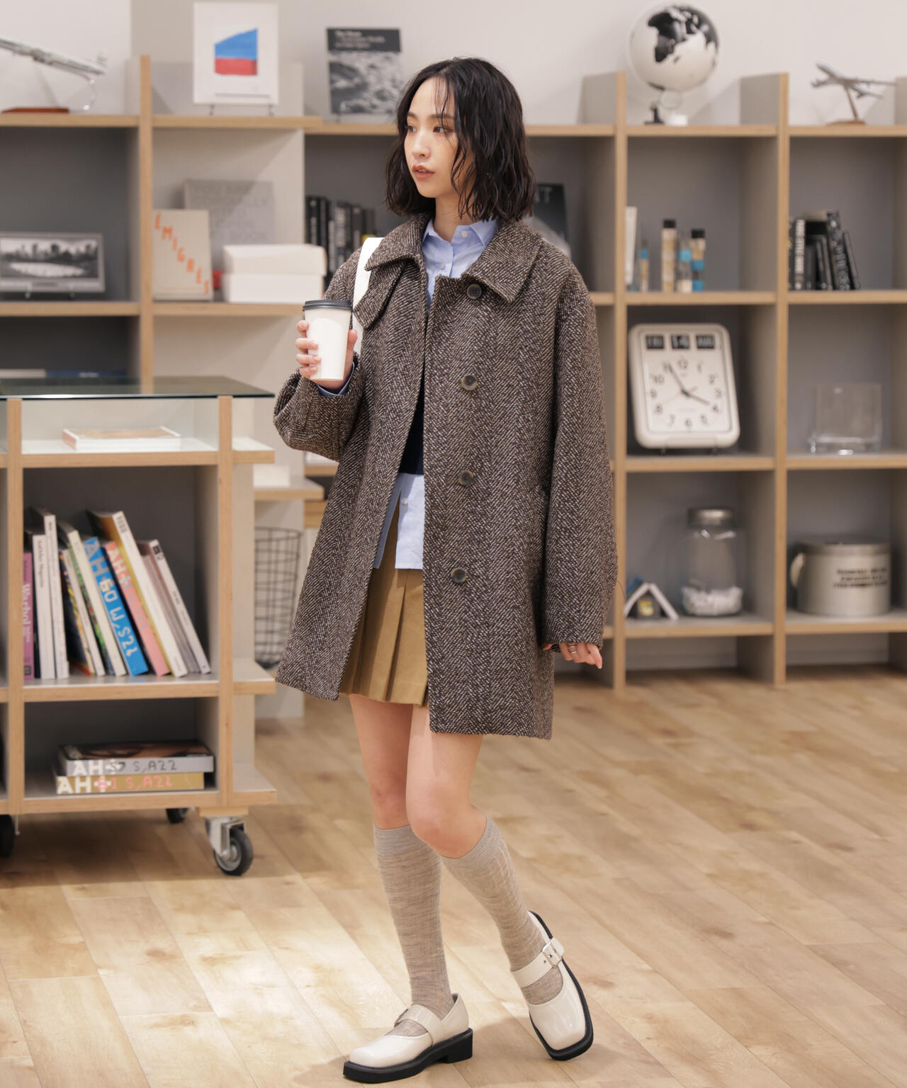 スタンドカラーミドル丈ツイードコート