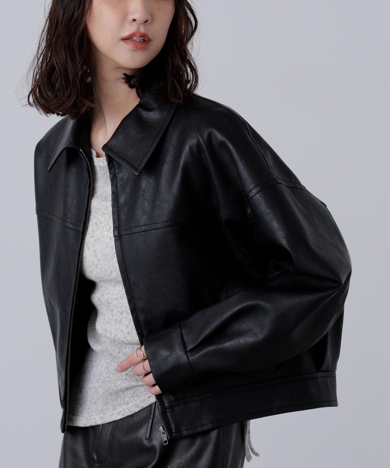 合皮ジップアップブルゾン