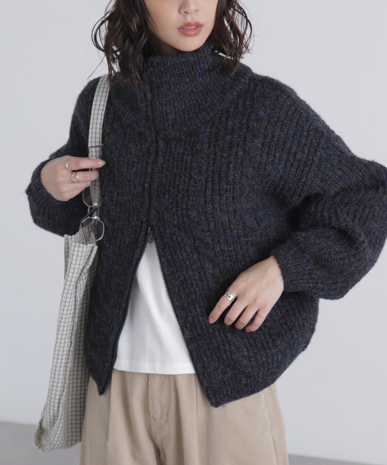 スタンドネックショート丈ジップニットブルゾン