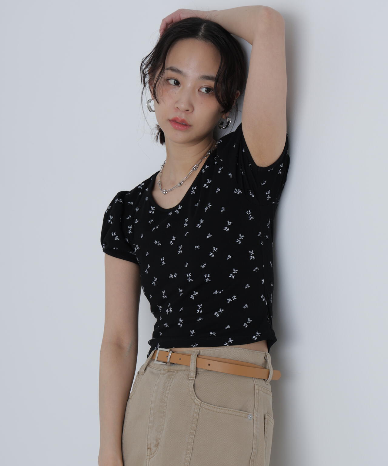 フラワー柄コンパクトTシャツ