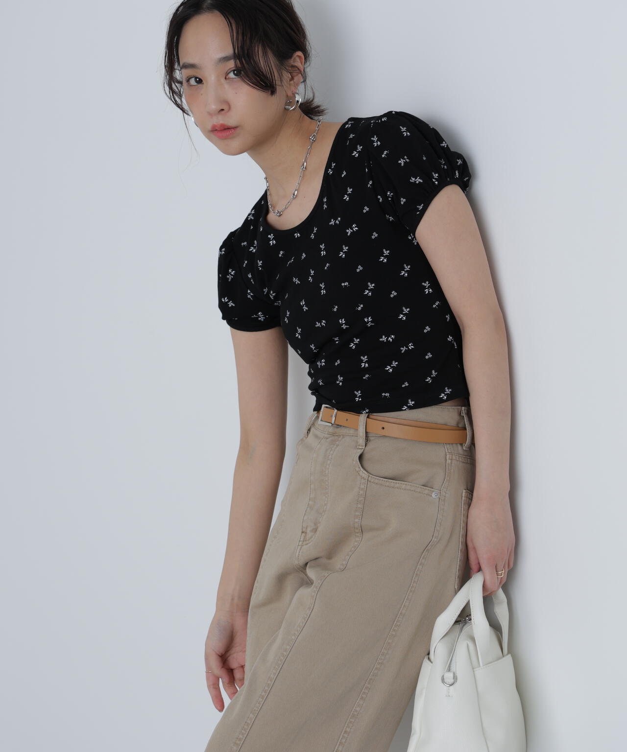 フラワー柄コンパクトTシャツ