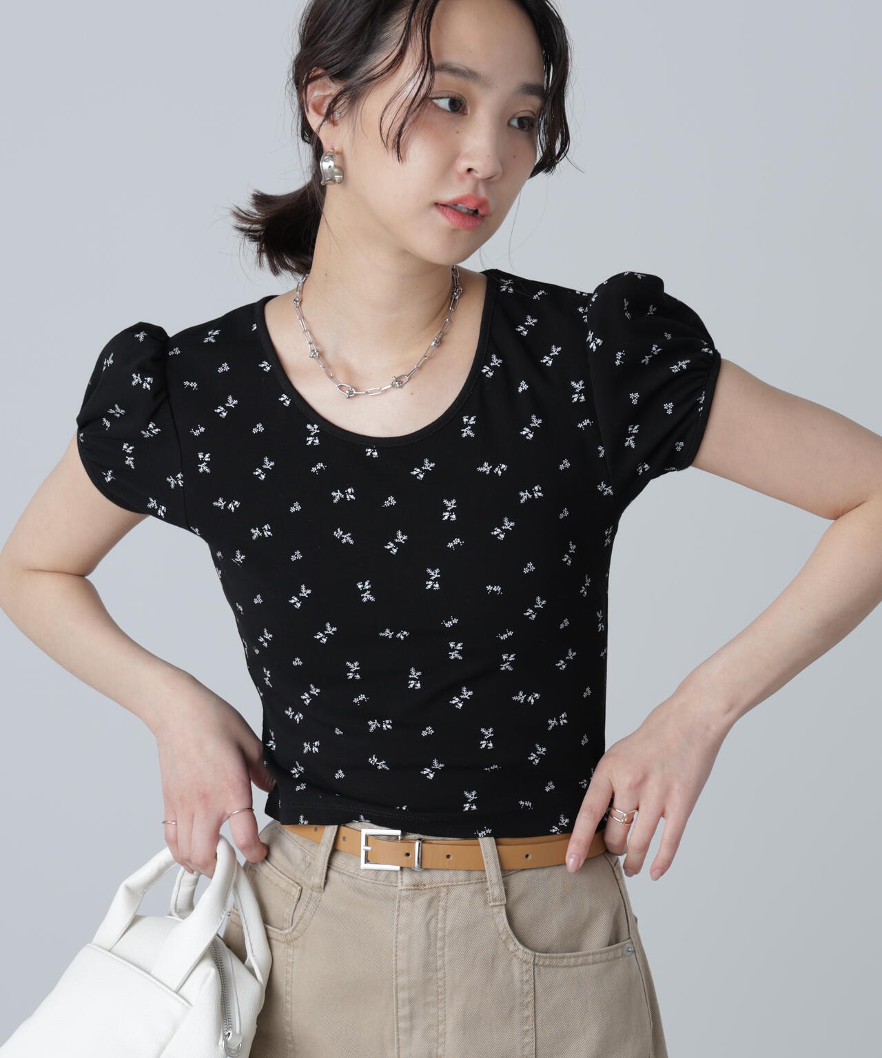 フラワー柄コンパクトTシャツ