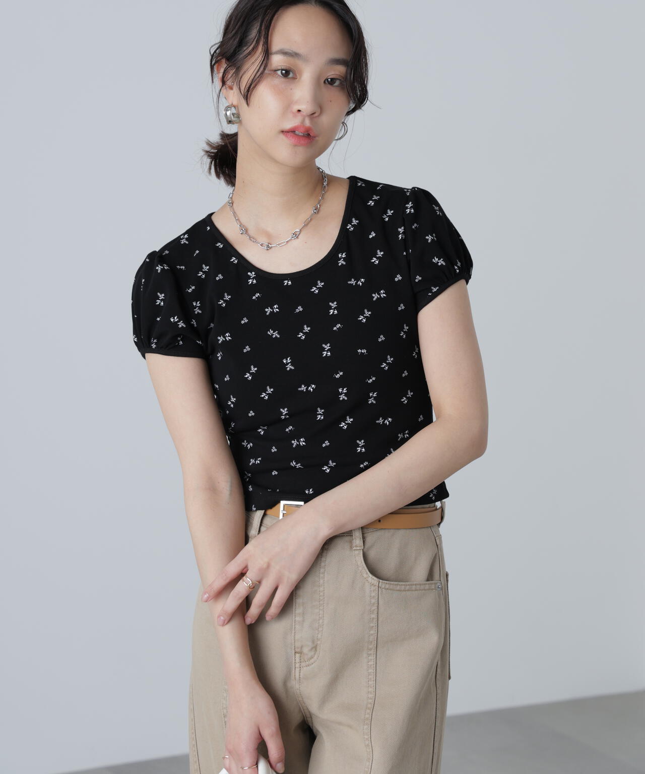フラワー柄コンパクトTシャツ