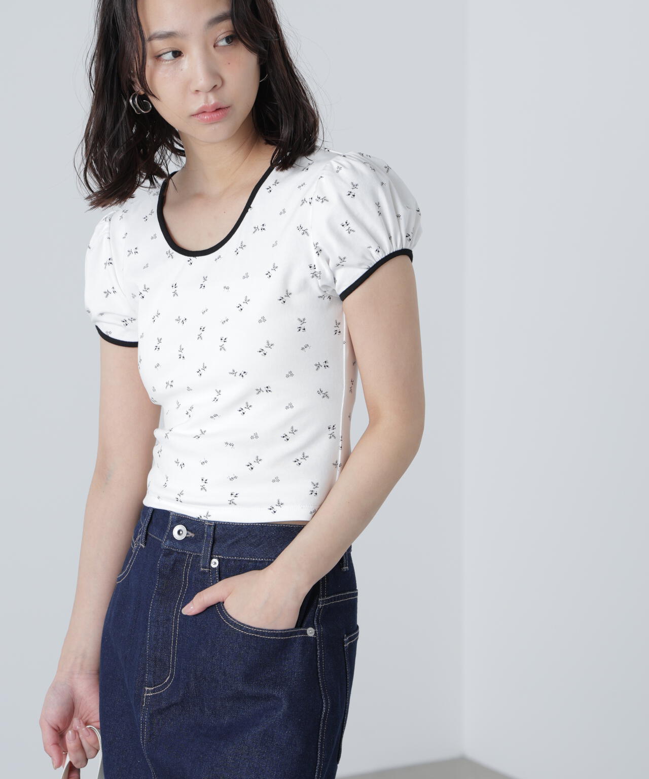 フラワー柄コンパクトTシャツ