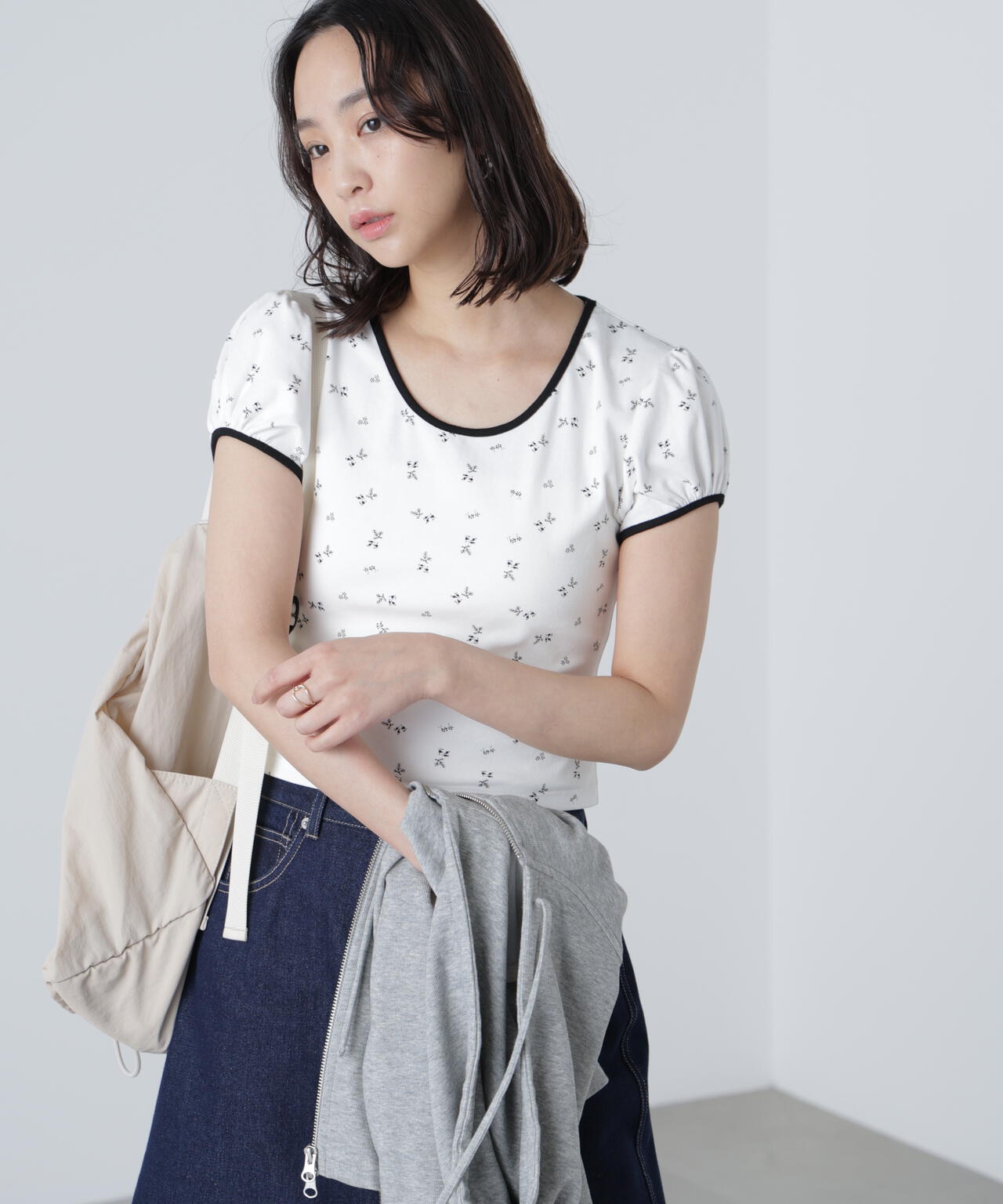フラワー柄コンパクトTシャツ