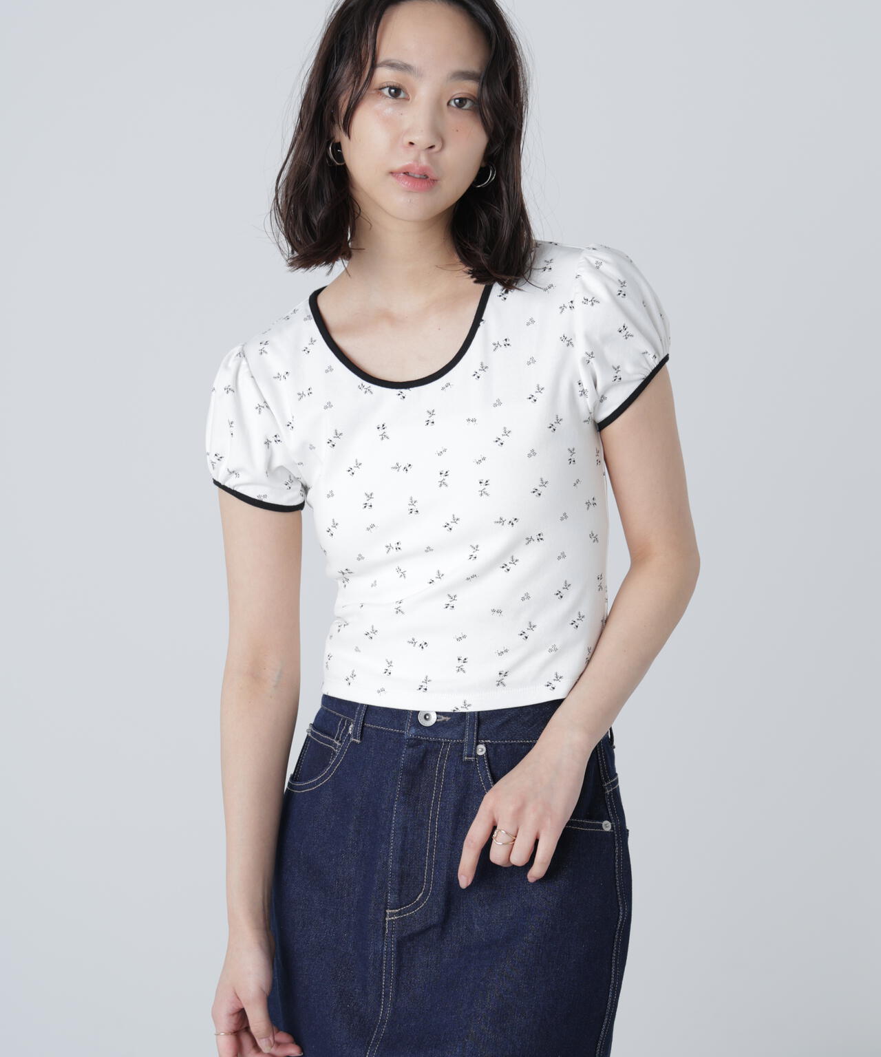 フラワー柄コンパクトTシャツ