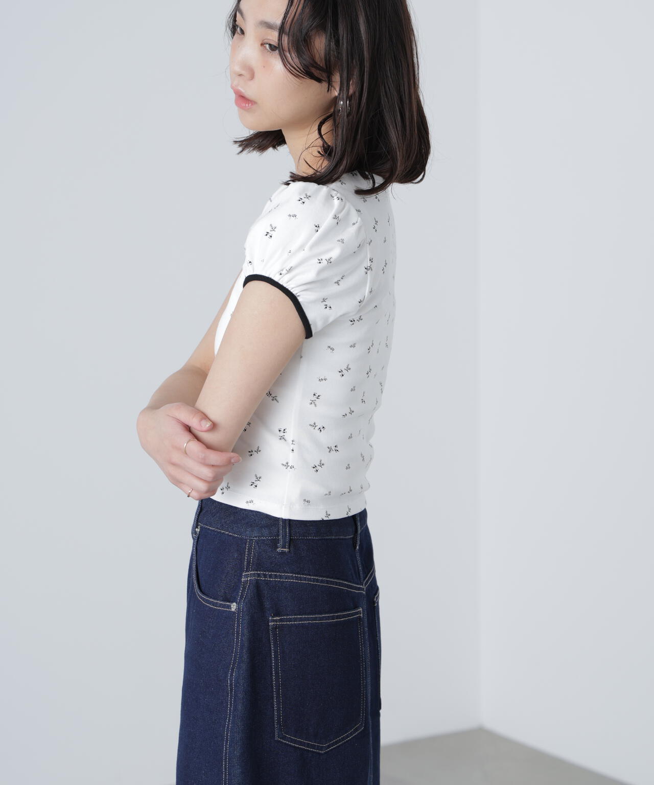 フラワー柄コンパクトTシャツ