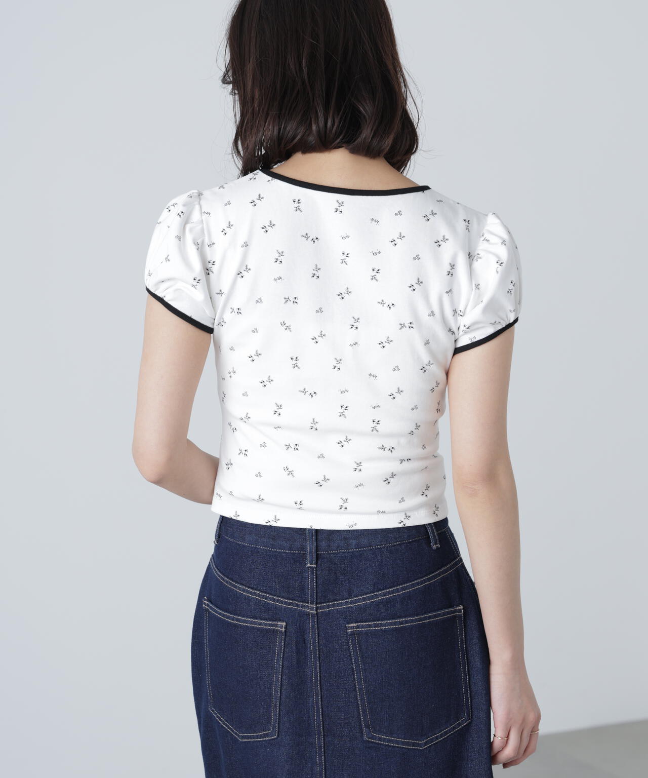 フラワー柄コンパクトTシャツ