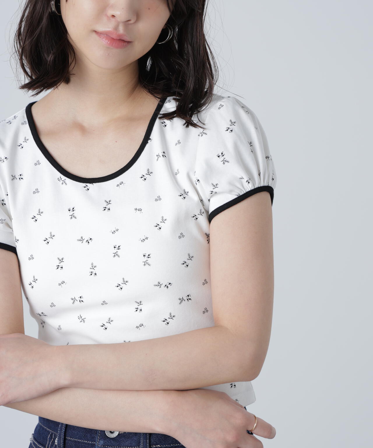 フラワー柄コンパクトTシャツ