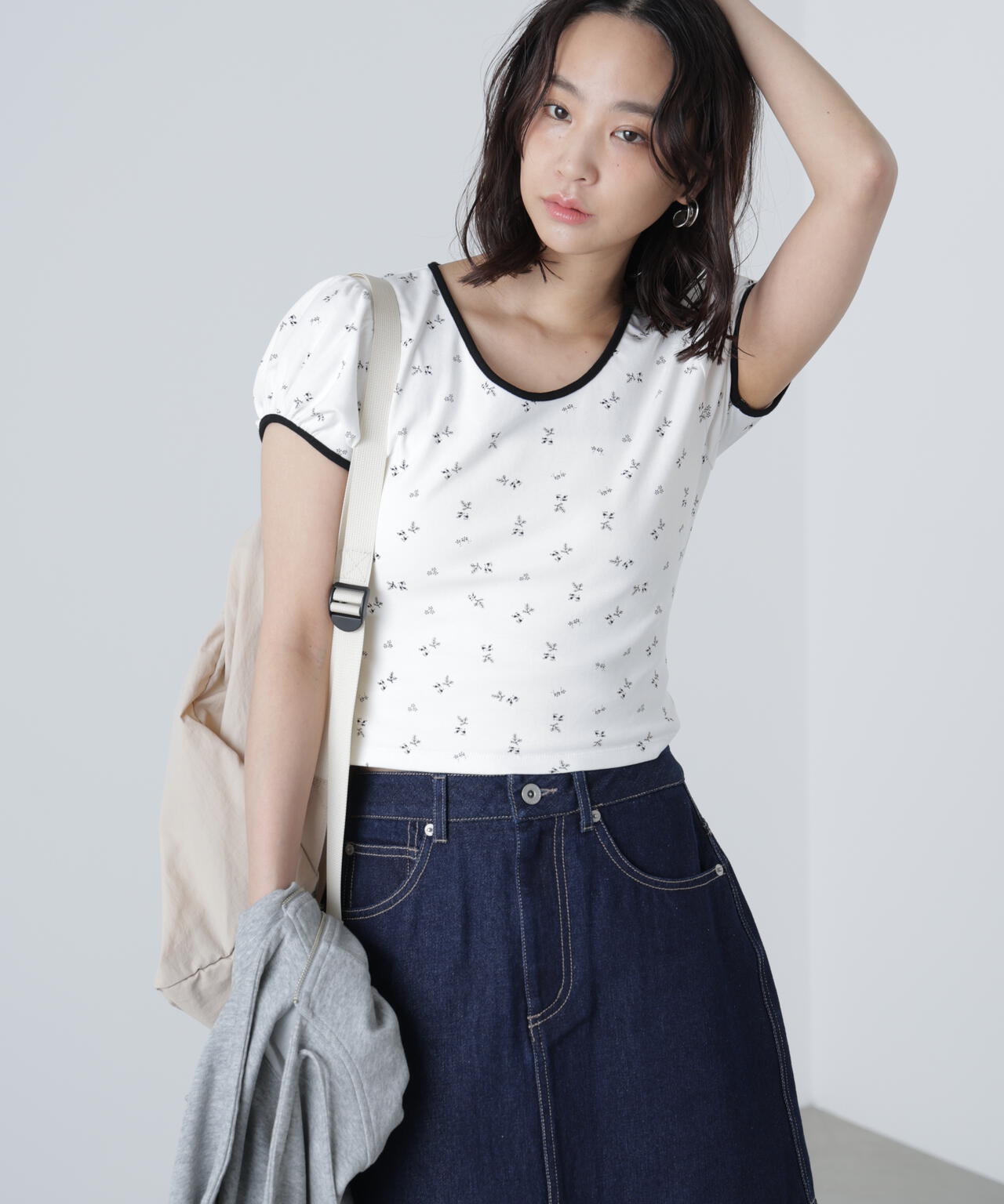フラワー柄コンパクトTシャツ