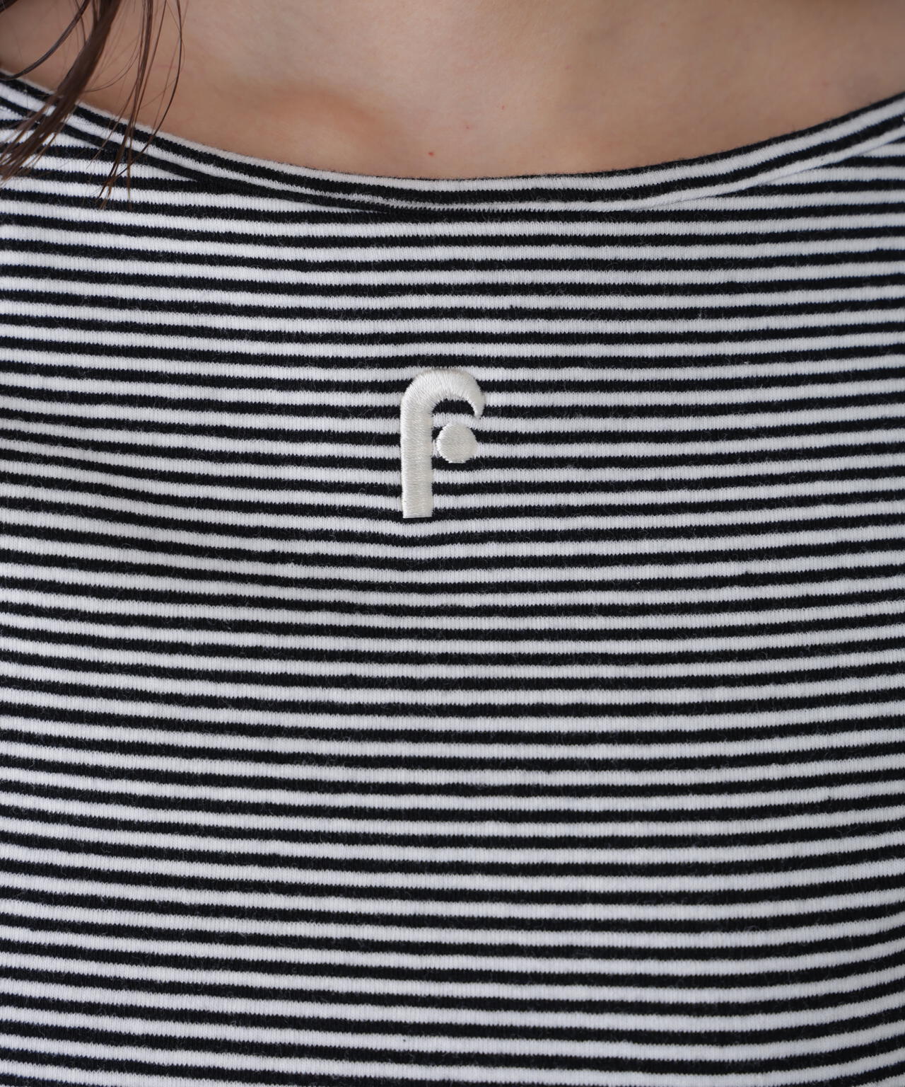 ワンポイント刺繍ボートネックカットソー