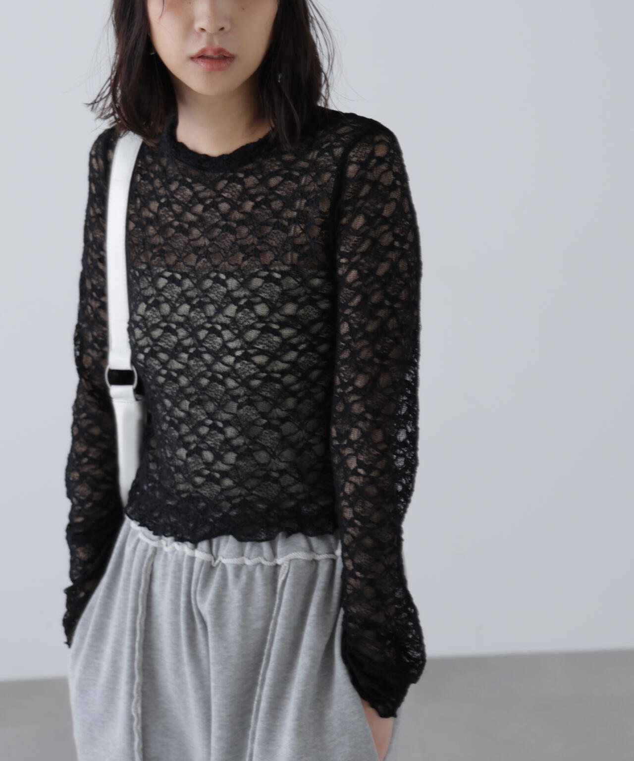 ショート丈レーストップス