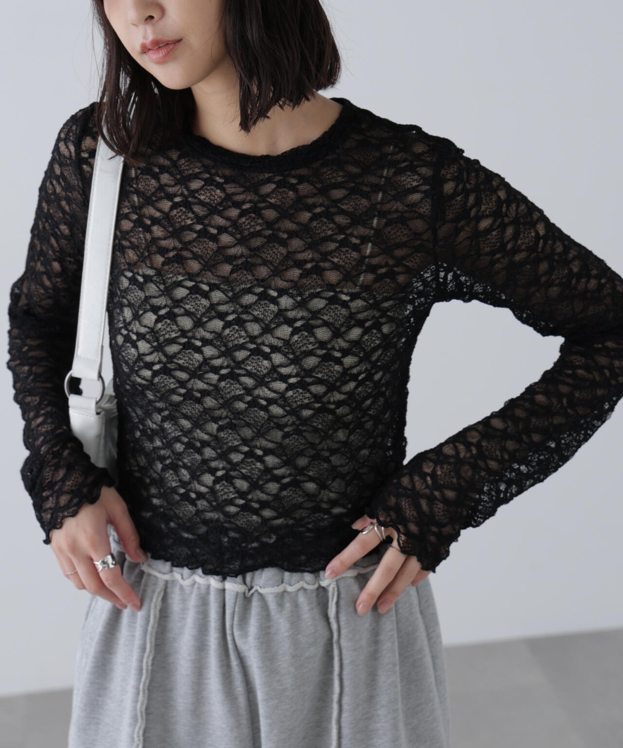 ショート丈レーストップス