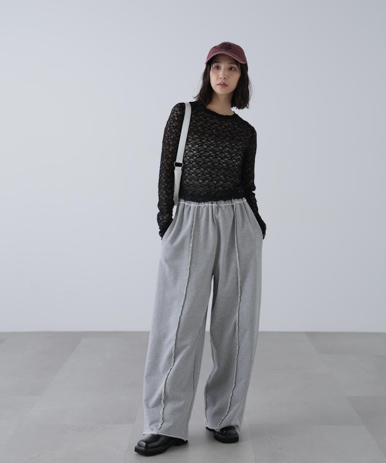 ショート丈レーストップス