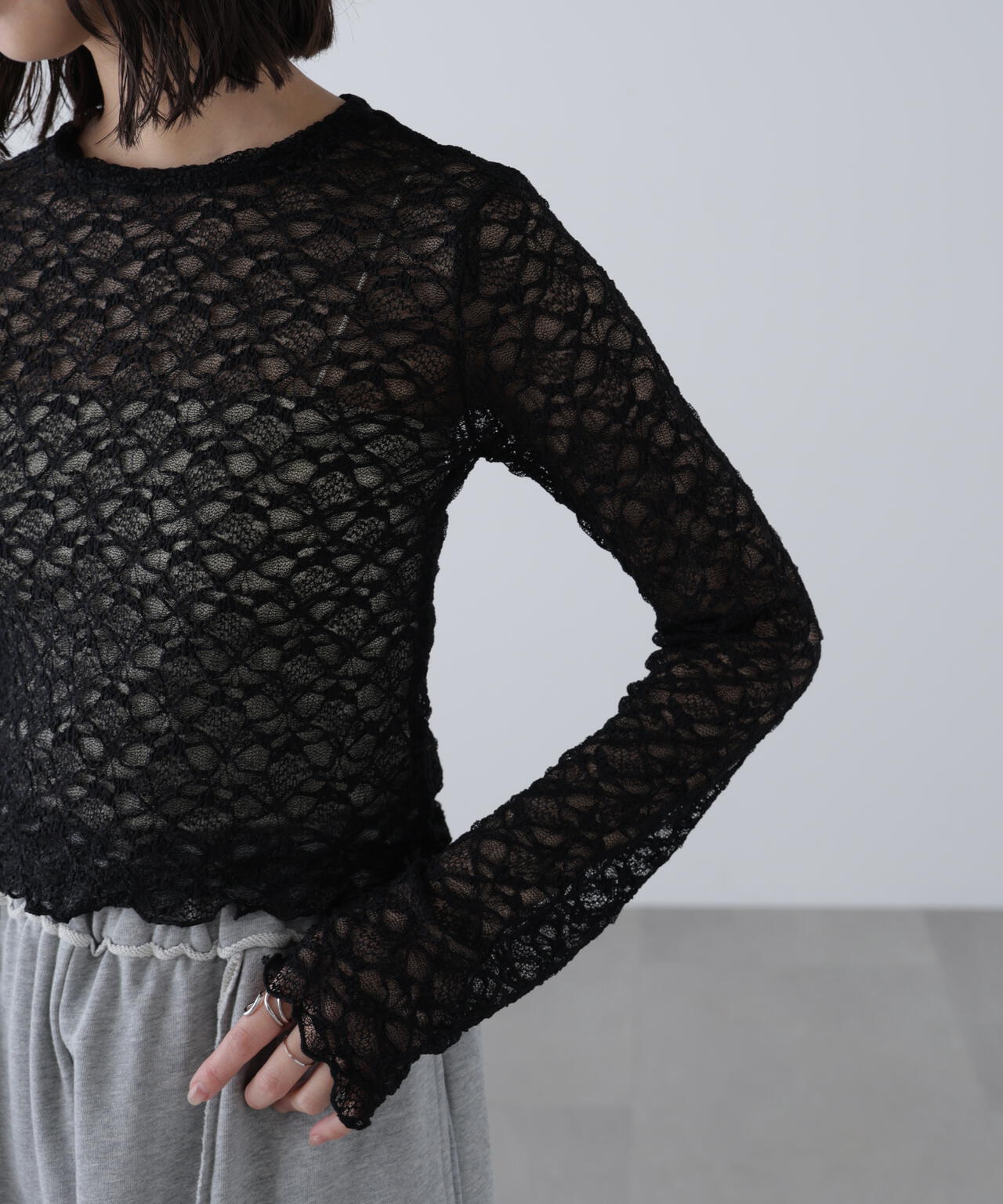 ショート丈レーストップス