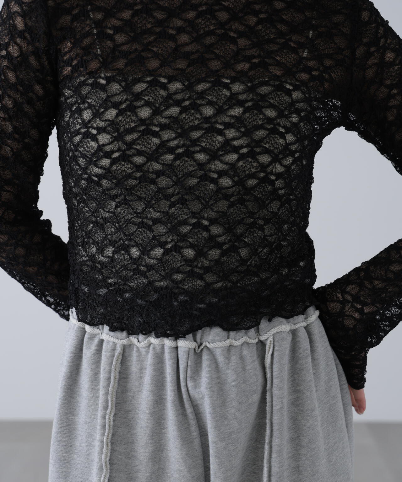 ショート丈レーストップス