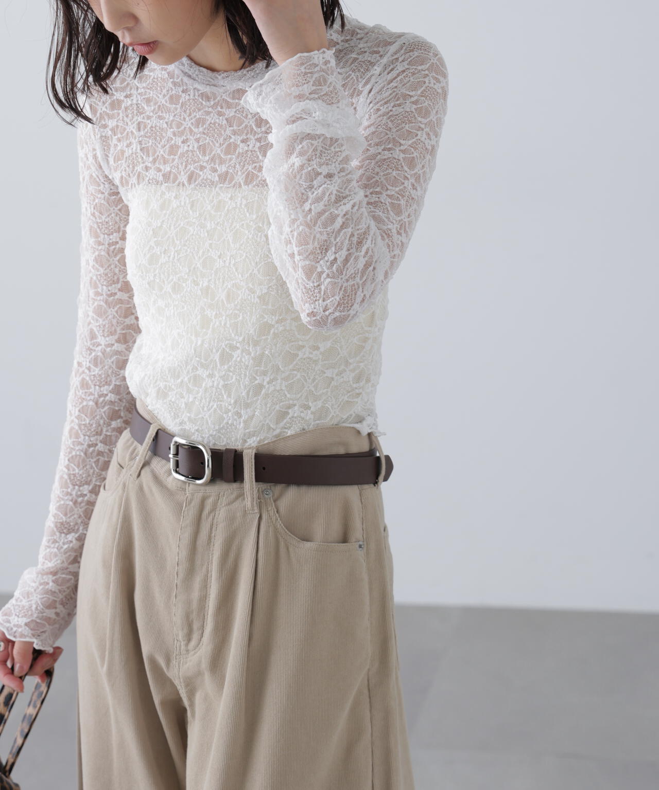 ショート丈レーストップス