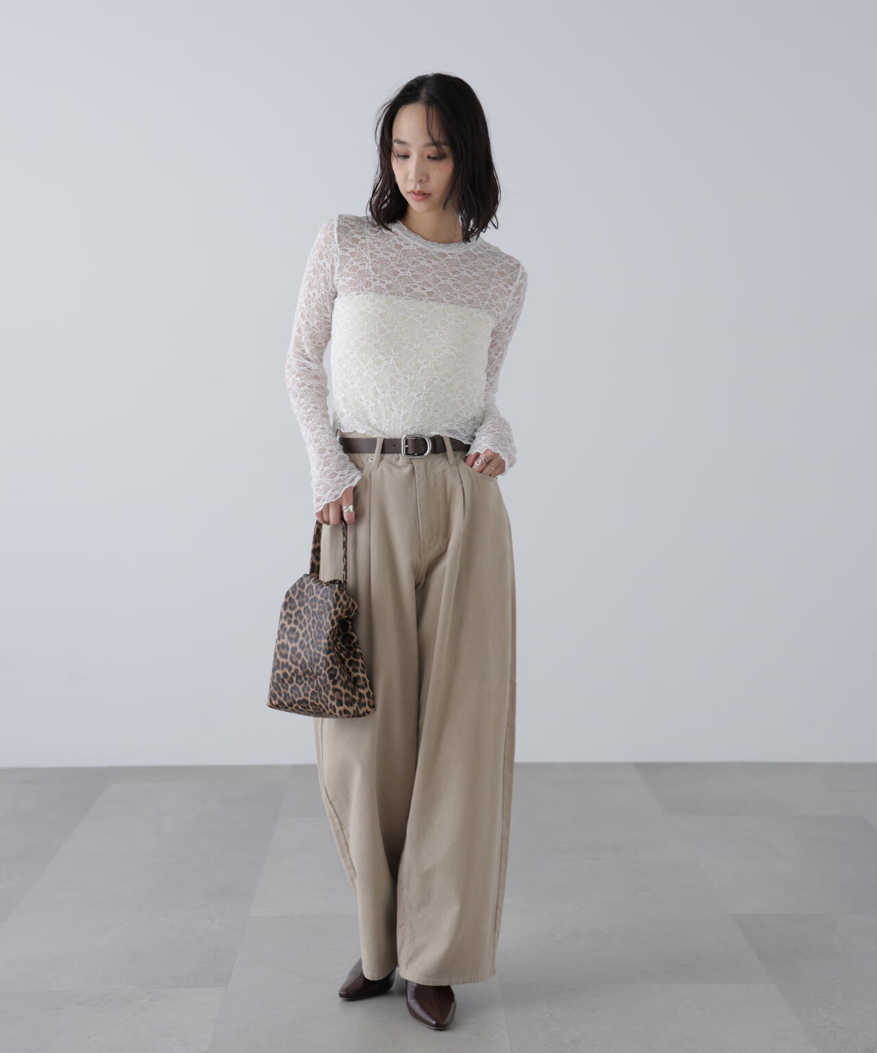 ショート丈レーストップス