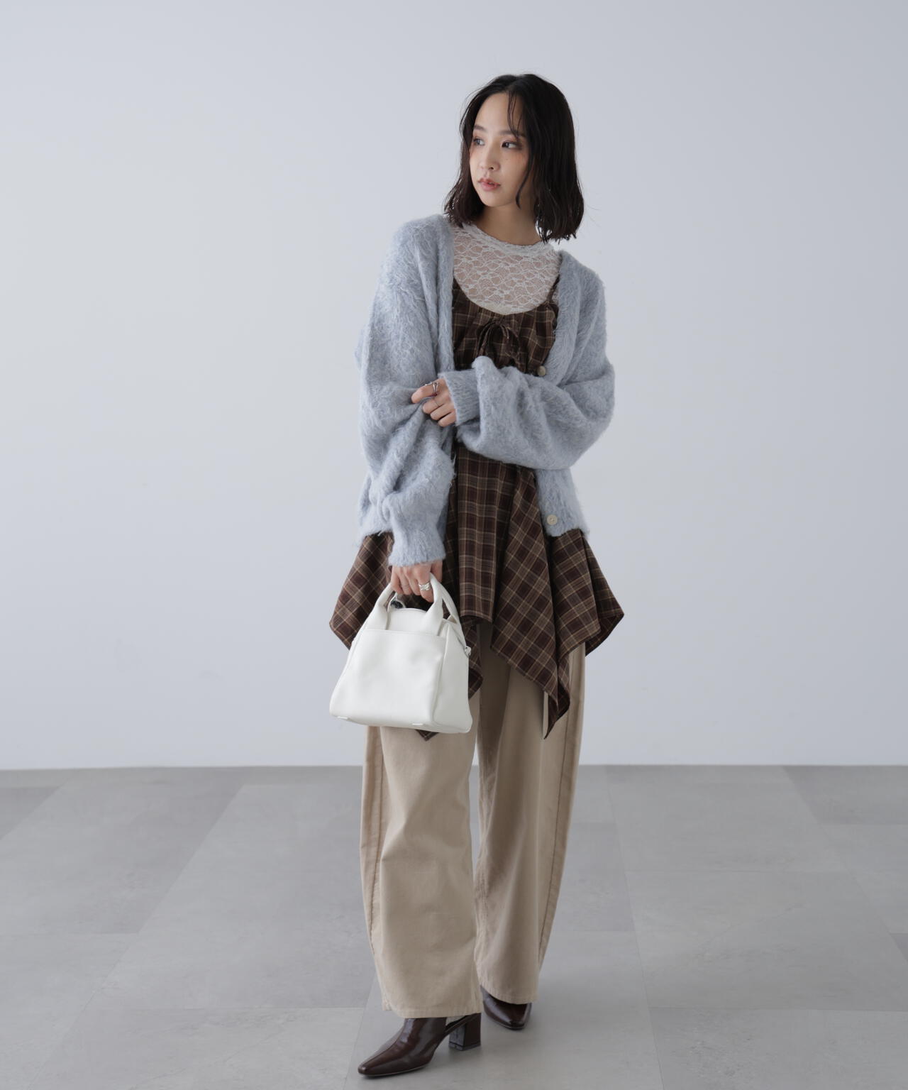 ショート丈レーストップス