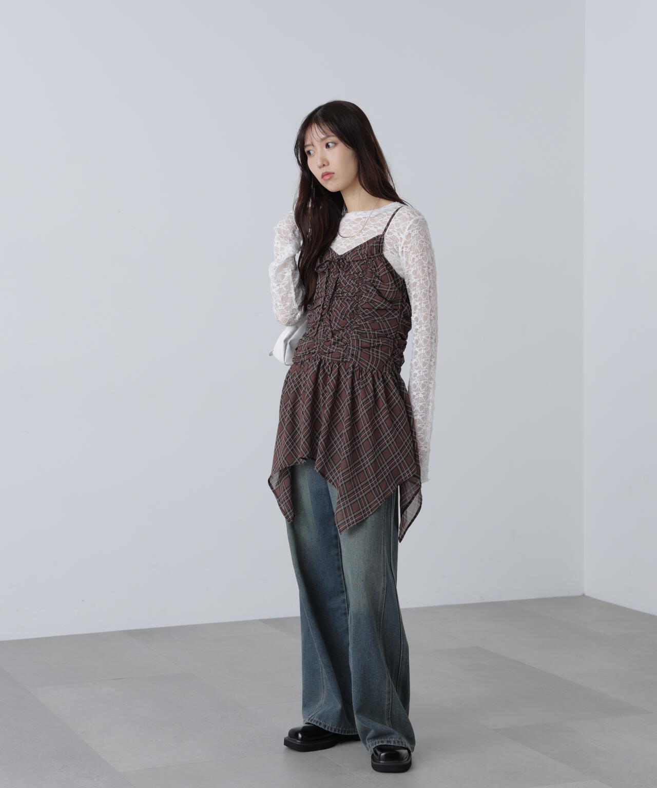 ショート丈レーストップス