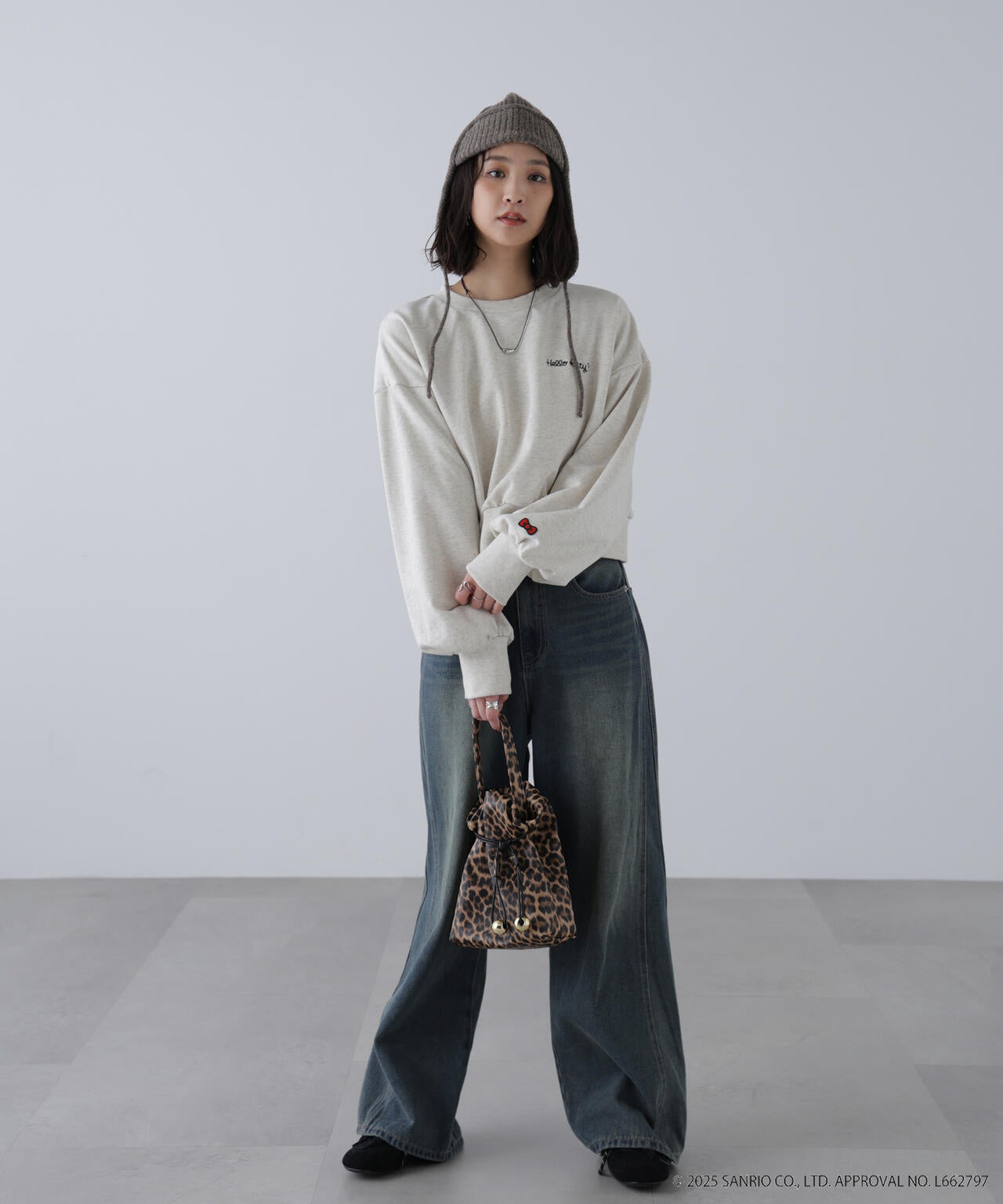 【HELLO KITTY】サンリオキャラクターズコラボ SHORT SWEAT ショートスウェット 胸LOGO×袖RIBBON