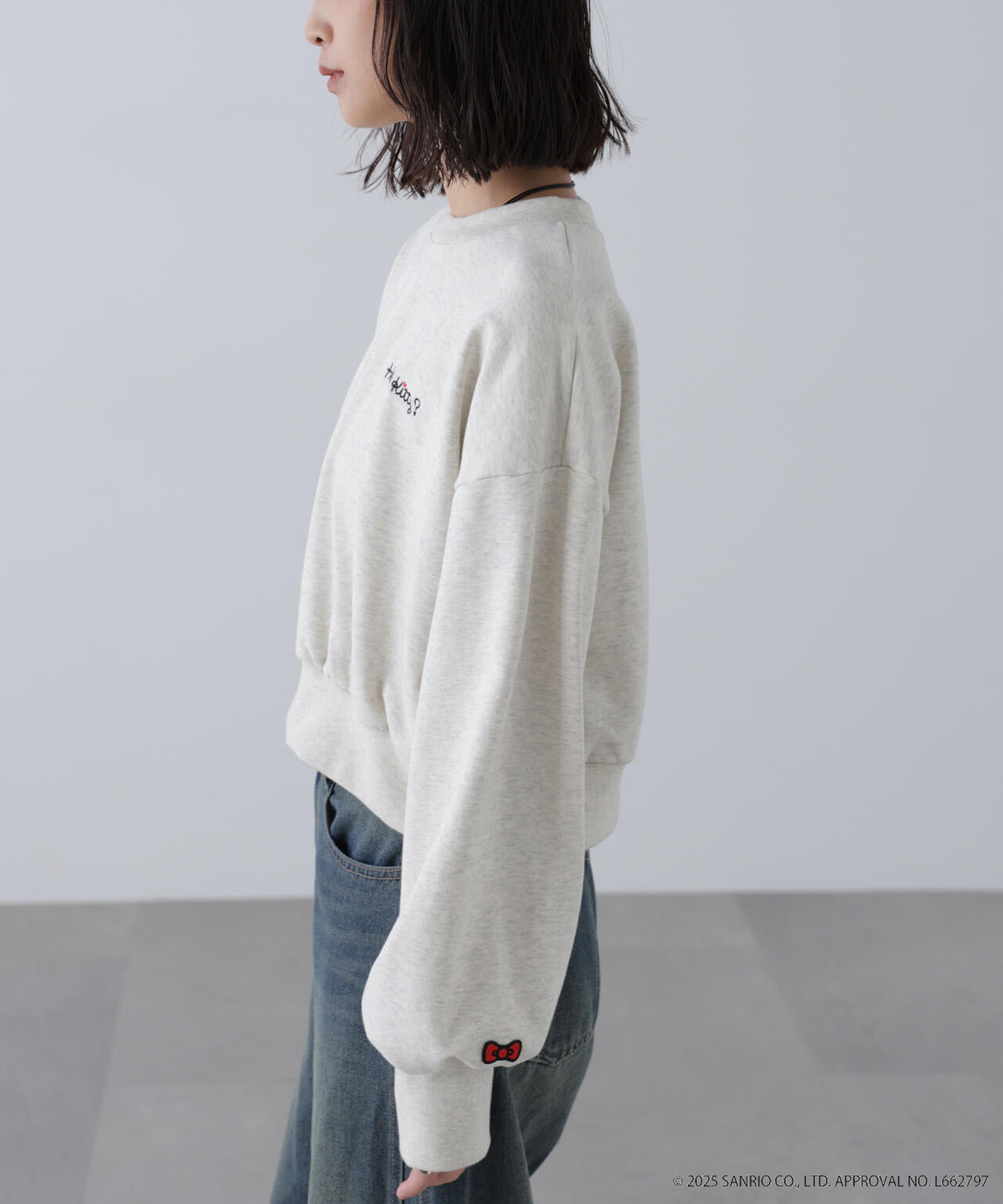 【HELLO KITTY】サンリオキャラクターズコラボ SHORT SWEAT ショートスウェット 胸LOGO×袖RIBBON