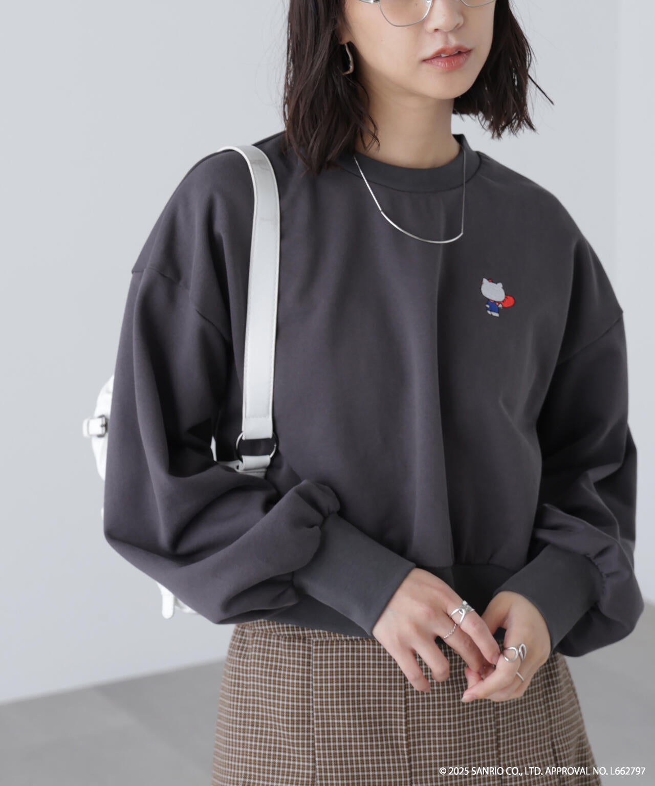 【HELLO KITTY】サンリオキャラクターズコラボ SHORT SWEAT ショートスウェット 胸KITTY×背面LOGO