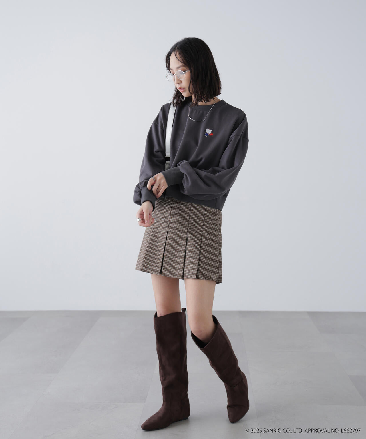 【HELLO KITTY】サンリオキャラクターズコラボ SHORT SWEAT ショートスウェット 胸KITTY×背面LOGO