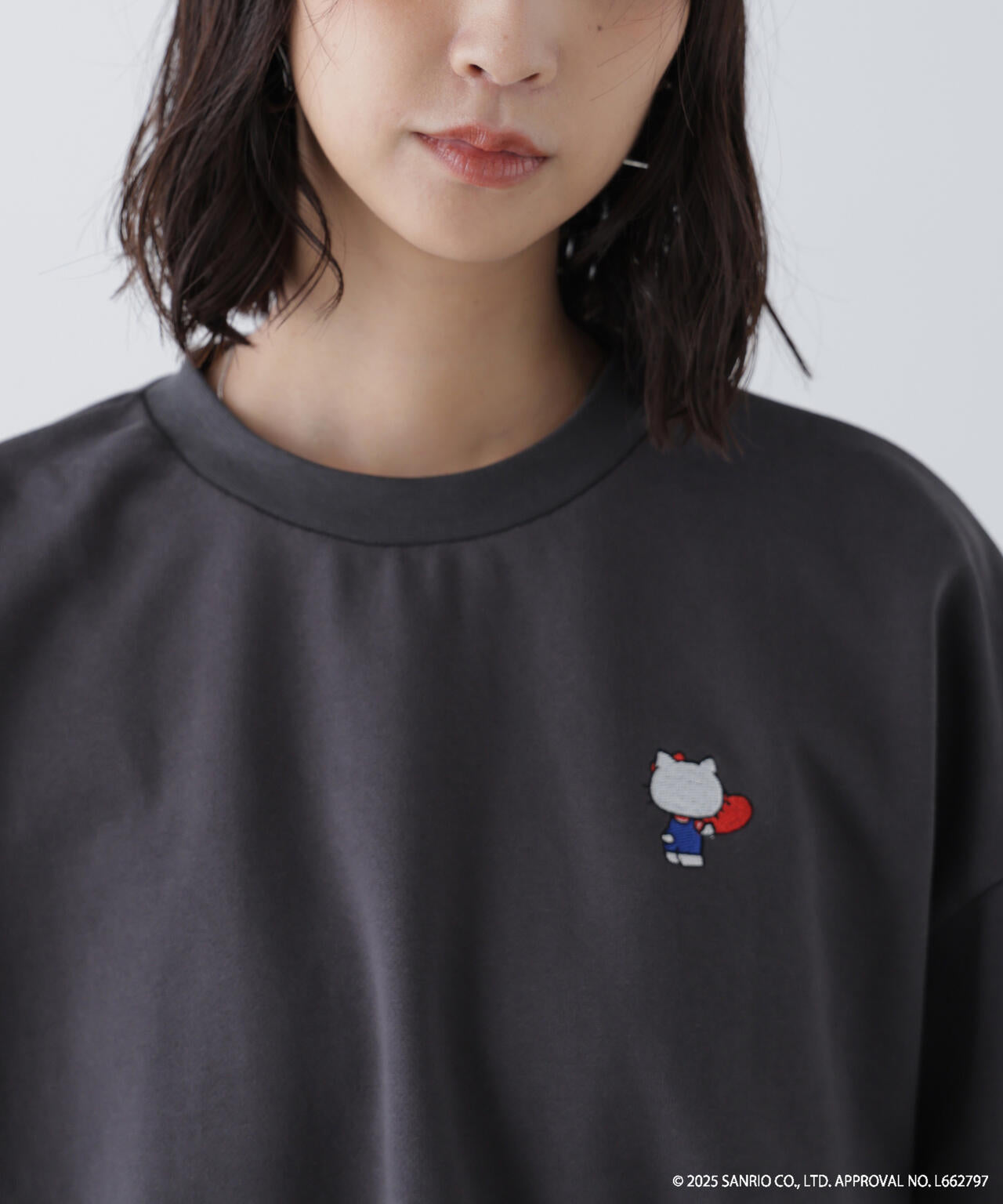 【HELLO KITTY】サンリオキャラクターズコラボ SHORT SWEAT ショートスウェット 胸KITTY×背面LOGO