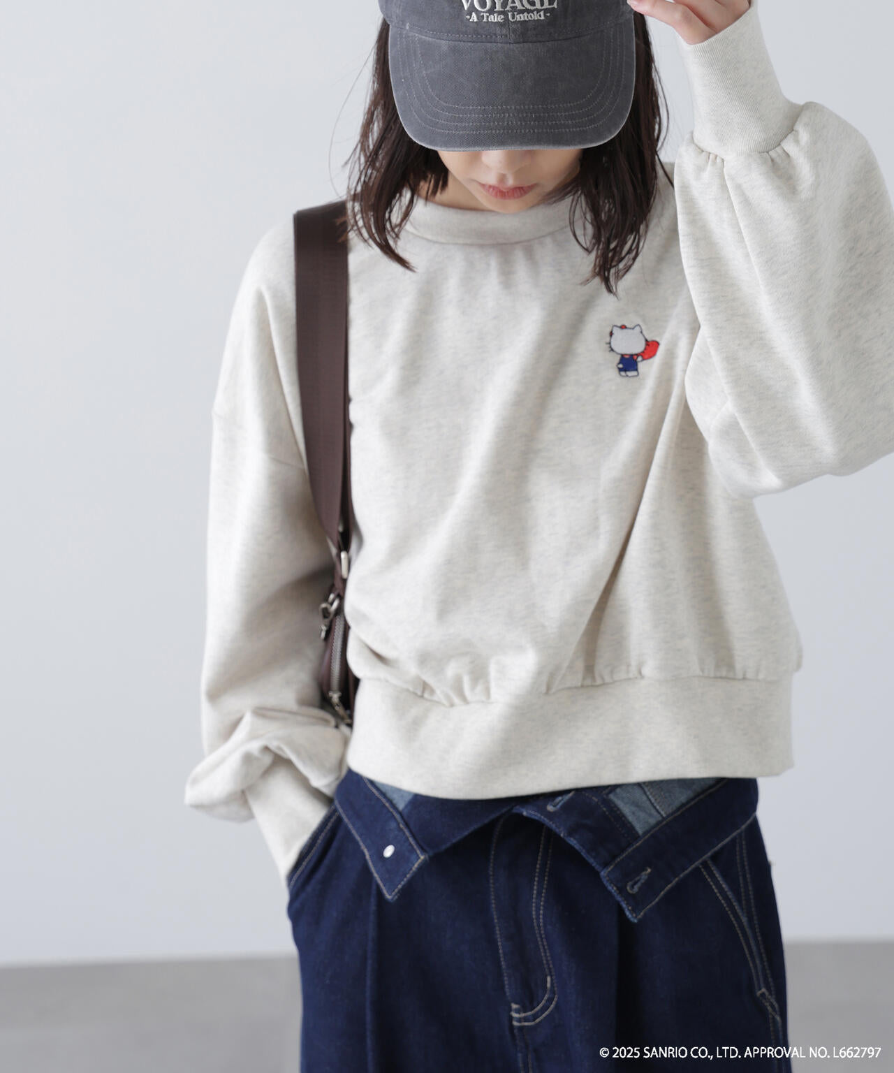 【HELLO KITTY】サンリオキャラクターズコラボ SHORT SWEAT ショートスウェット 胸KITTY×背面LOGO