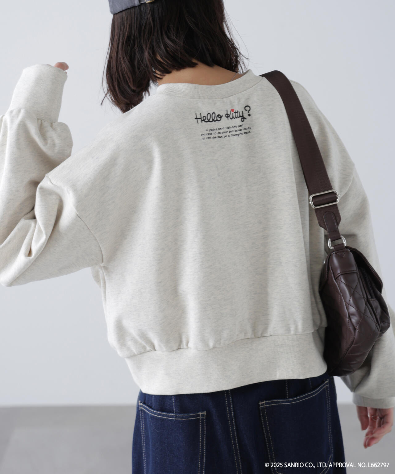 【HELLO KITTY】サンリオキャラクターズコラボ SHORT SWEAT ショートスウェット 胸KITTY×背面LOGO