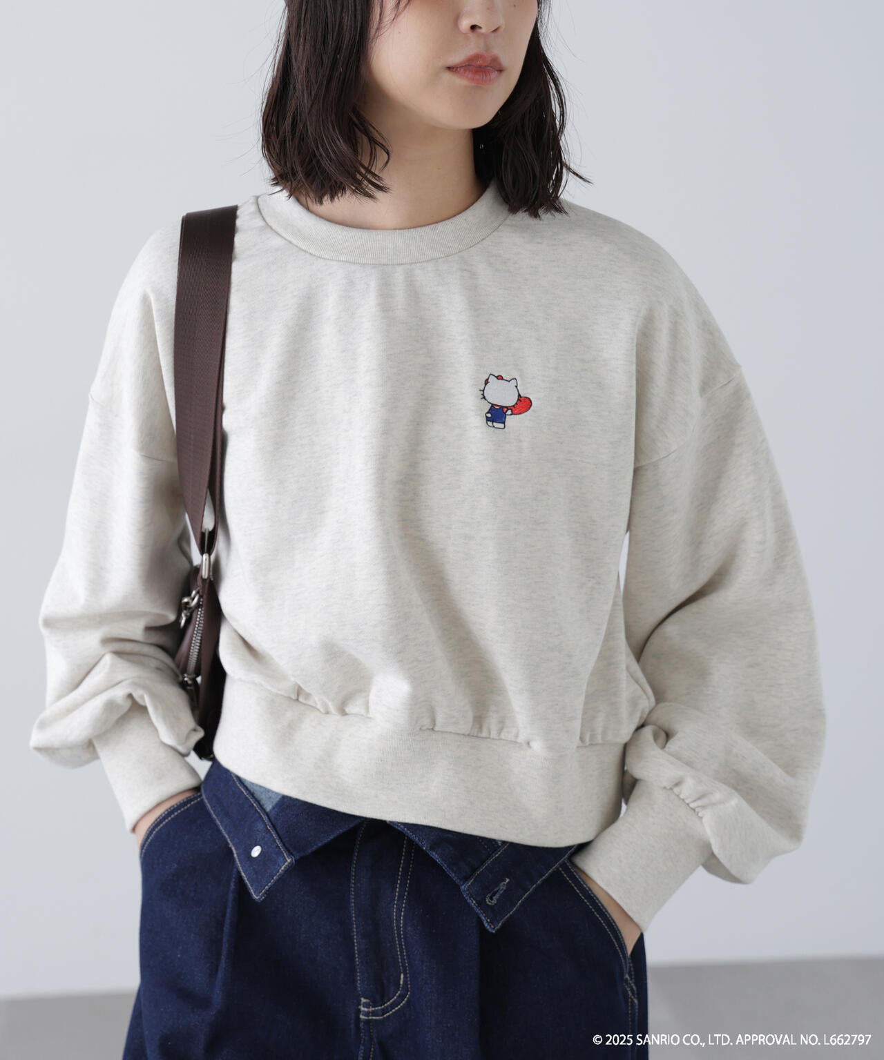 【HELLO KITTY】サンリオキャラクターズコラボ SHORT SWEAT ショートスウェット 胸KITTY×背面LOGO