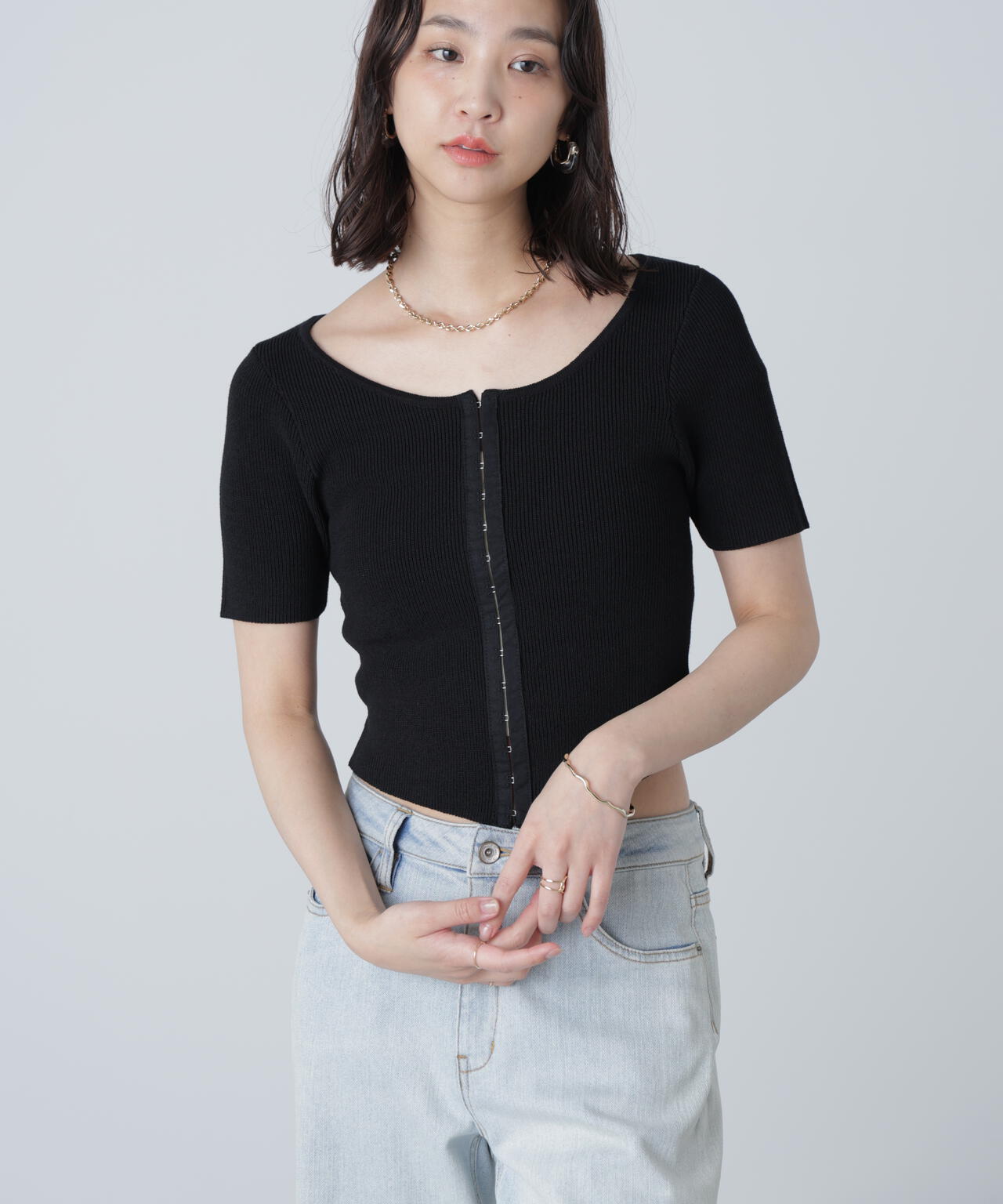 フロントホックリブニット