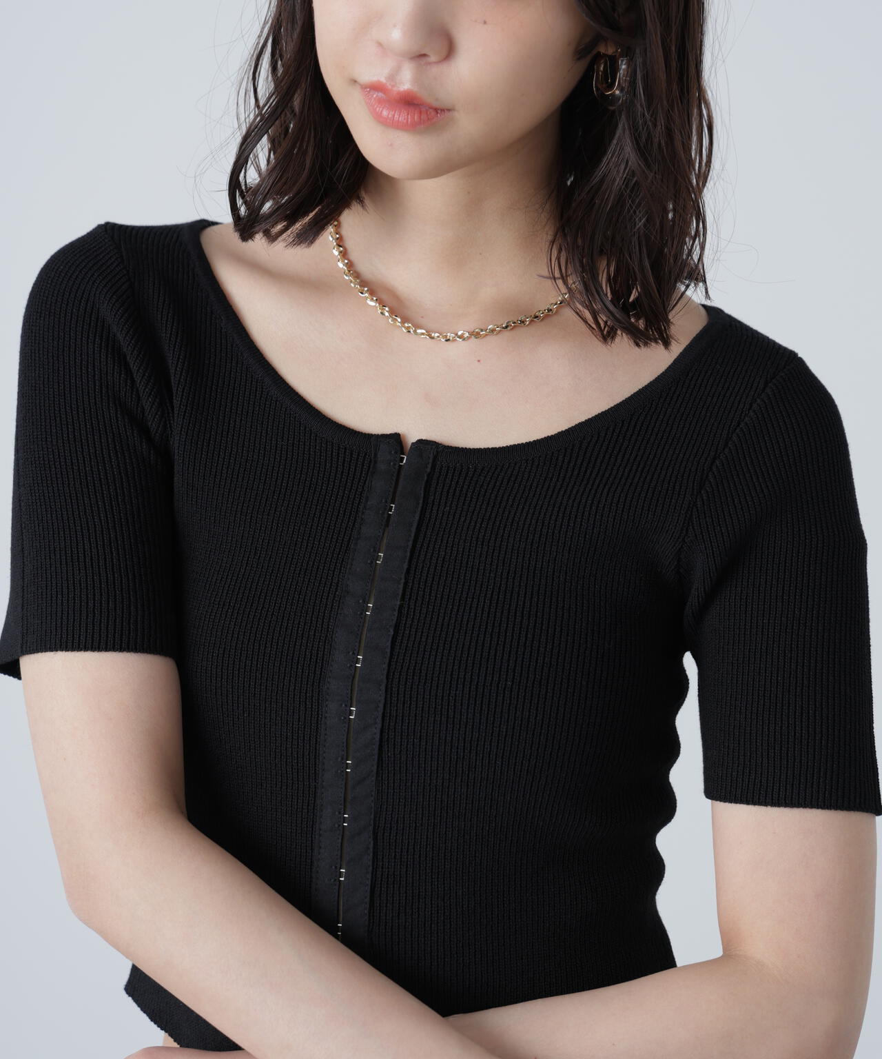 フロントホックリブニット