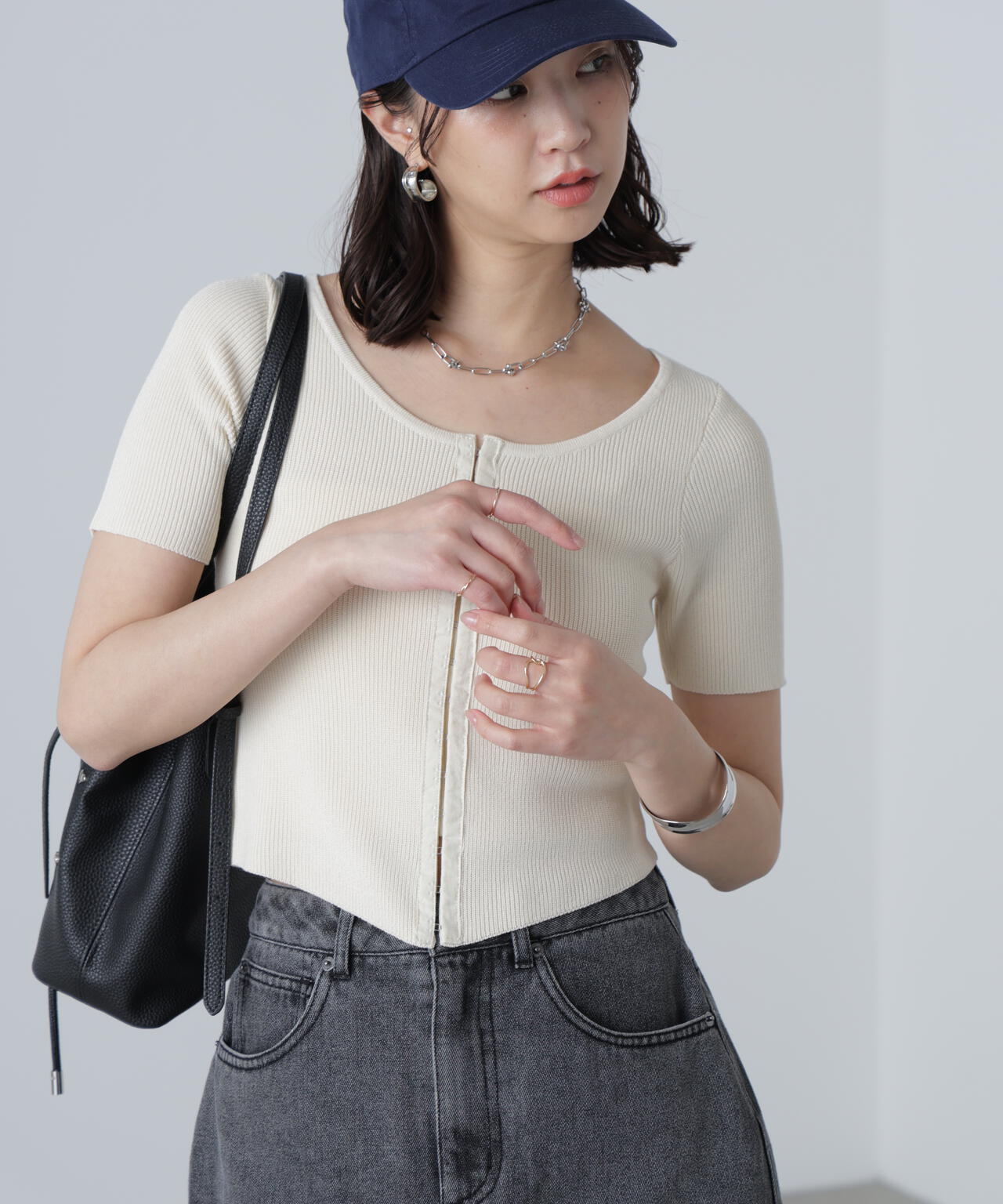 フロントホックリブニット