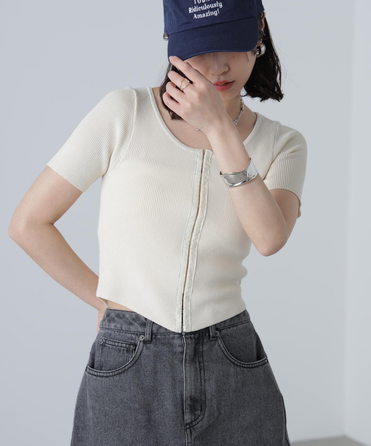 フロントホックリブニット