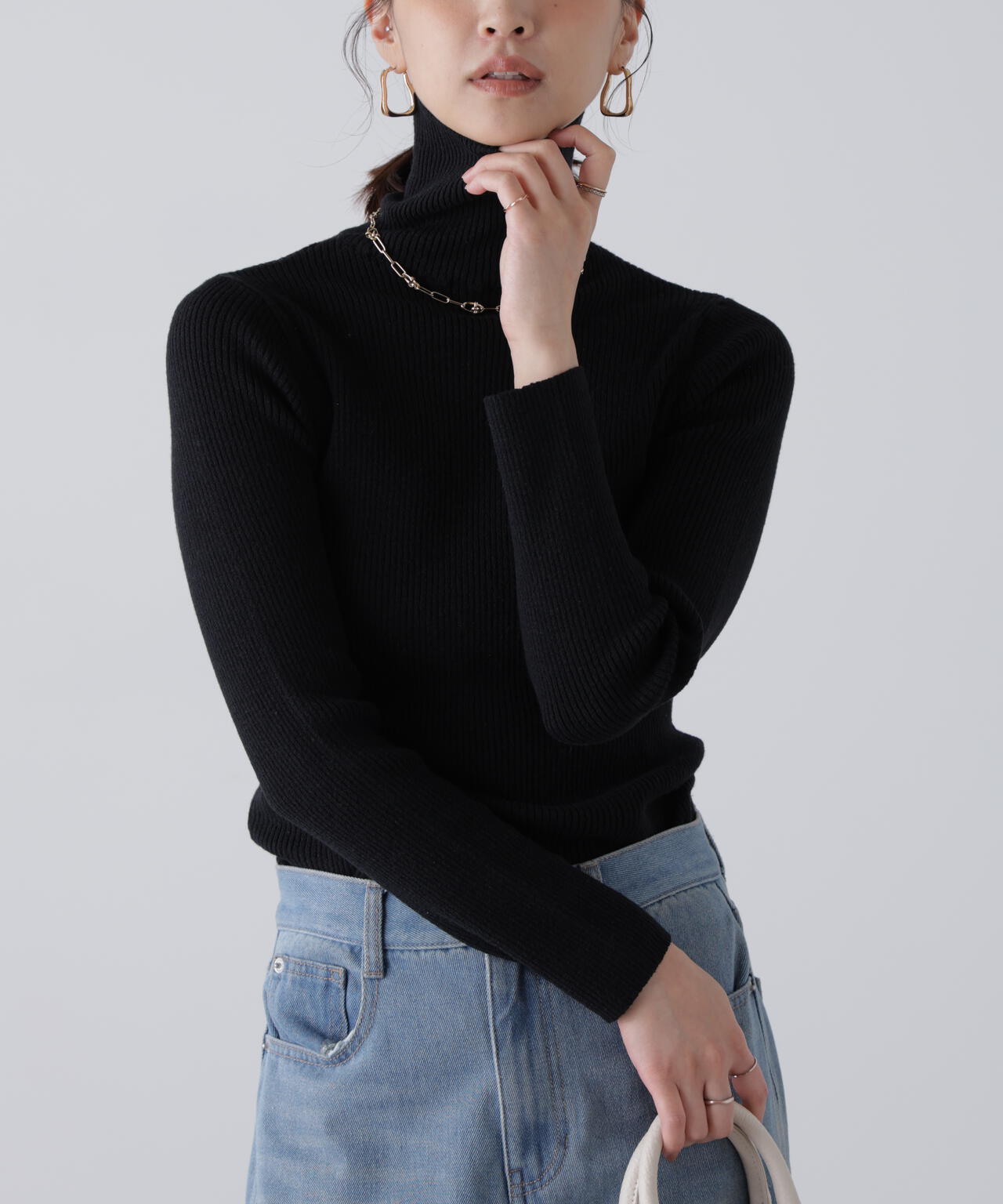 タートルネックリブニット