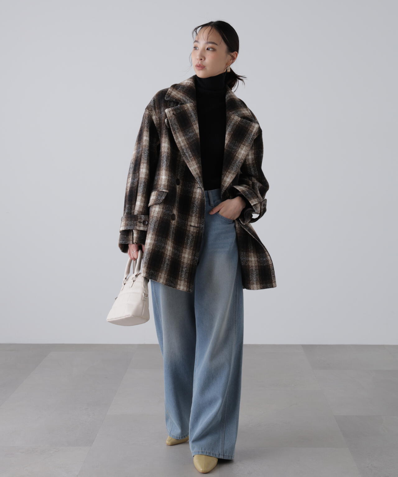 タートルネックリブニット